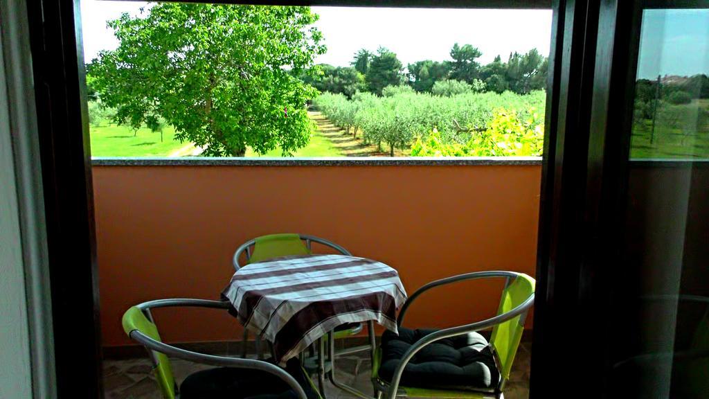Apartments Garden Monsena 로비니 외부 사진